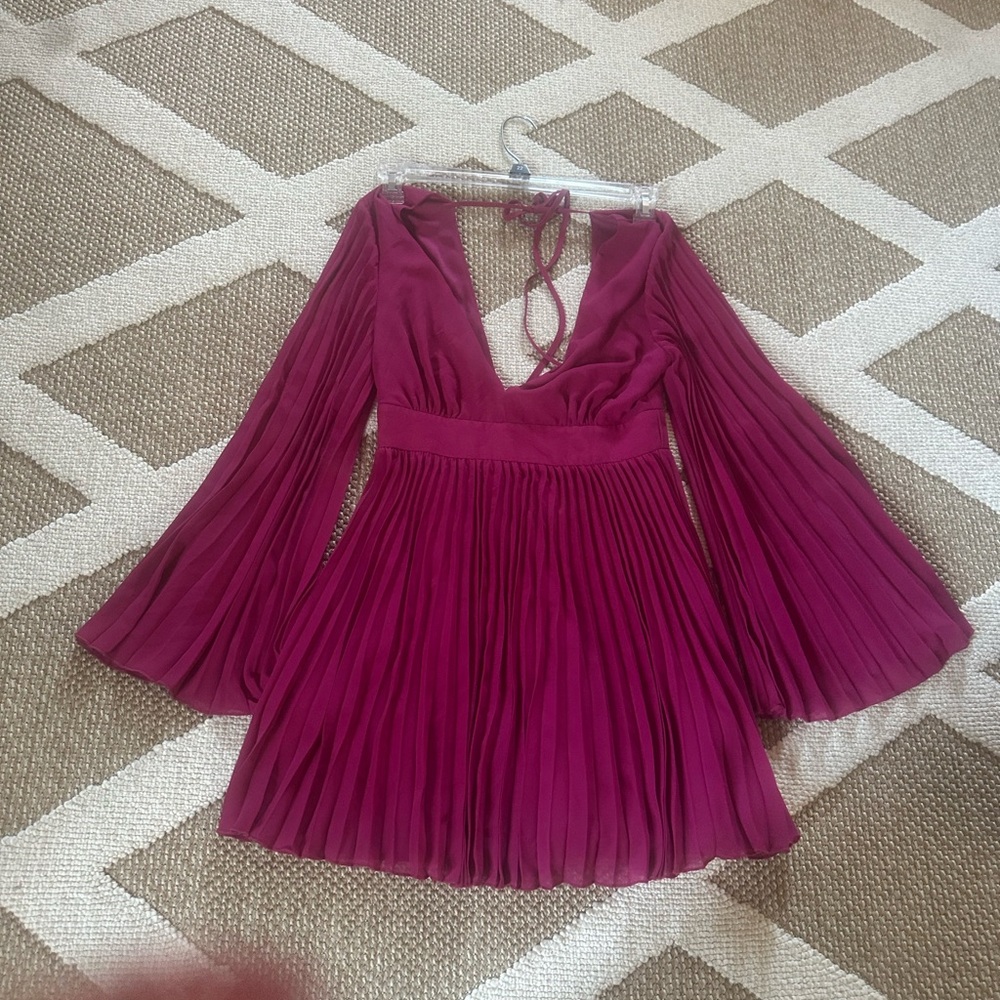 Chic Burgundy Pleated Dress